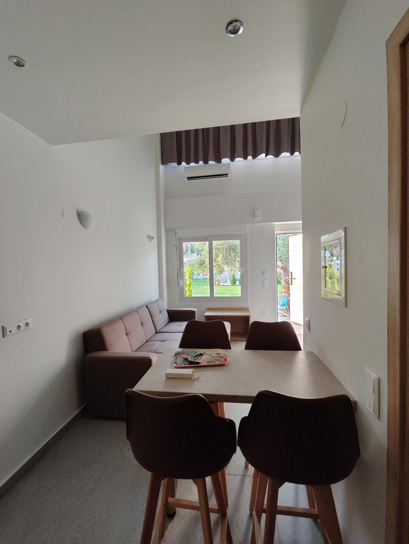 The House Of The Roses Apartment Gerakini Exterior photo
